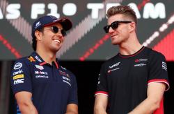 开云下载-雷诺车队绝杀梅赛德斯，佩雷兹点燃赛场