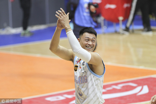 卫冕冠军备战中，赛季末形势紧迫