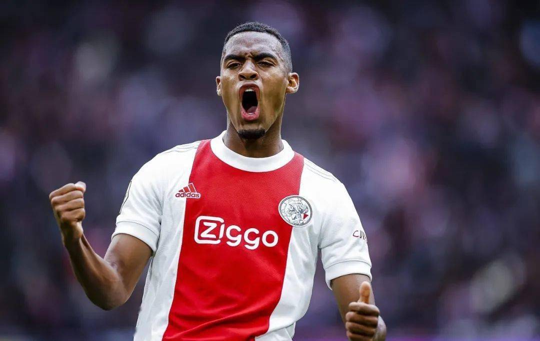 阿贾克斯抢眼登顶，晋级前途一片光明的简单介绍